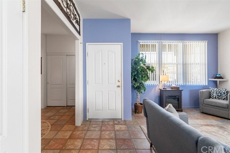 Photo 7 of 39 - 2077 Saint Emilion Ln, San Jacinto, CA 92583