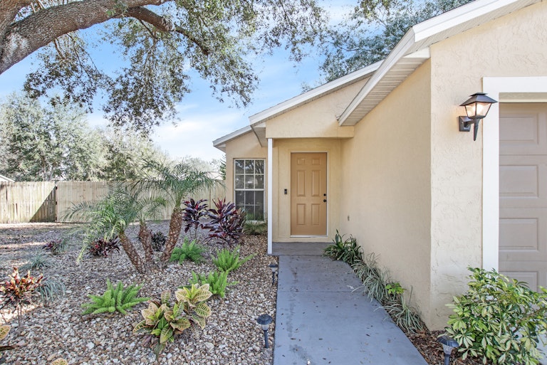 Photo 17 of 17 - 1402 Mohrlake Dr, Brandon, FL 33511