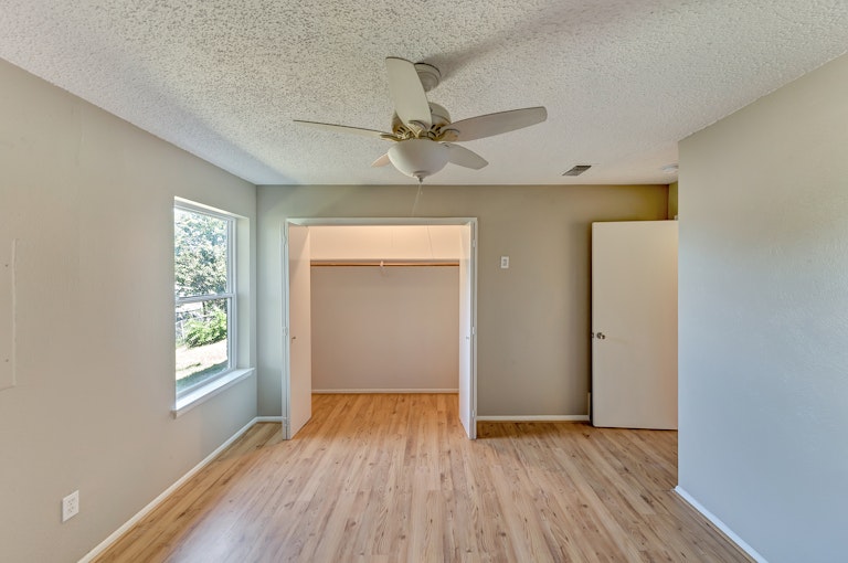 Photo 20 of 29 - 5300 Wolens Way, Fort Worth, TX 76133