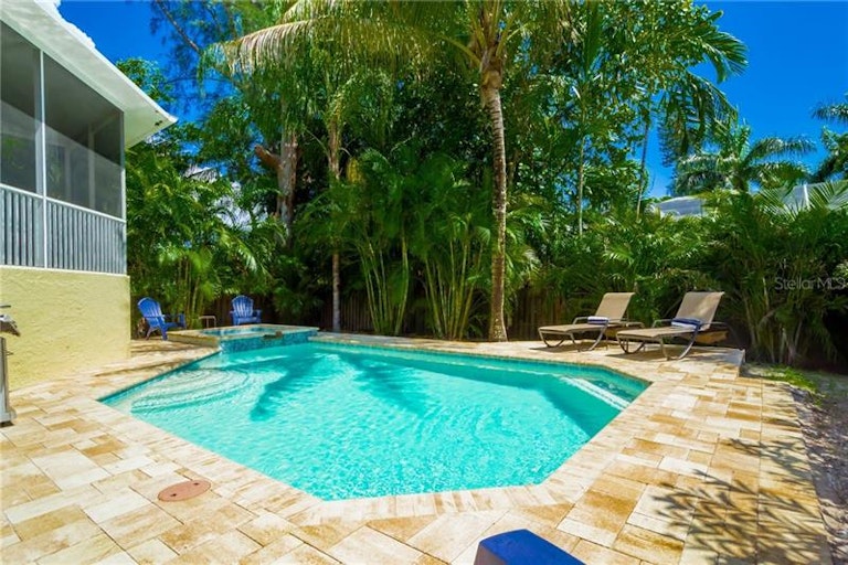 Photo 23 of 25 - 320 Faubel St, Sarasota, FL 34242