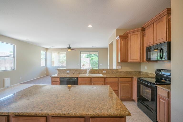 Photo 4 of 30 - 14578 W Cortez St, Surprise, AZ 85379
