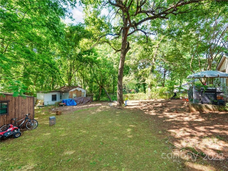 Photo 20 of 24 - 609 Fawnbrook Ln, Charlotte, NC 28217