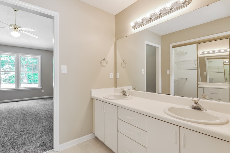 Photo 4 of 25 - 5209 Pronghorn Ln, Raleigh, NC 27610