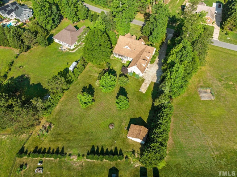 Photo 4 of 40 - 6103 Valentine St, Zebulon, NC 27597
