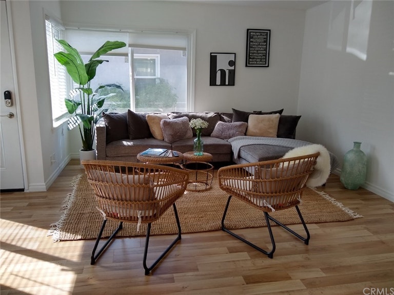 Photo 4 of 27 - 5737 Cleon Ave, North Hollywood, CA 91601
