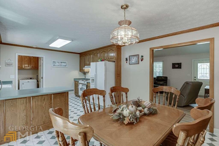 Photo 11 of 36 - 6483 Wildwood Trl, Flowery Branch, GA 30542