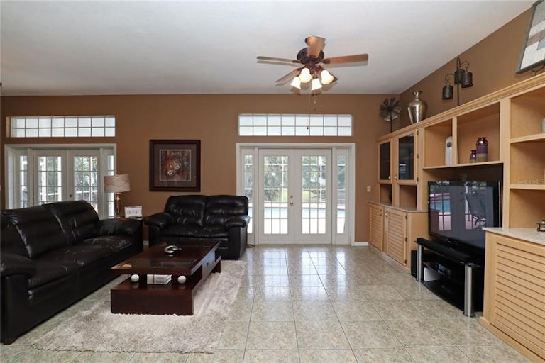 Photo 4 of 32 - 3943 Ocita Dr, Orlando, FL 32837