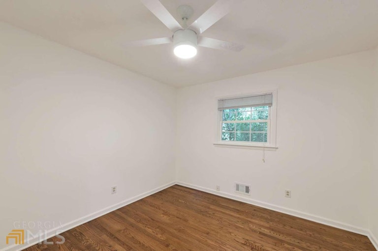 Photo 14 of 16 - 1113 Seven Springs Cir, Marietta, GA 30068