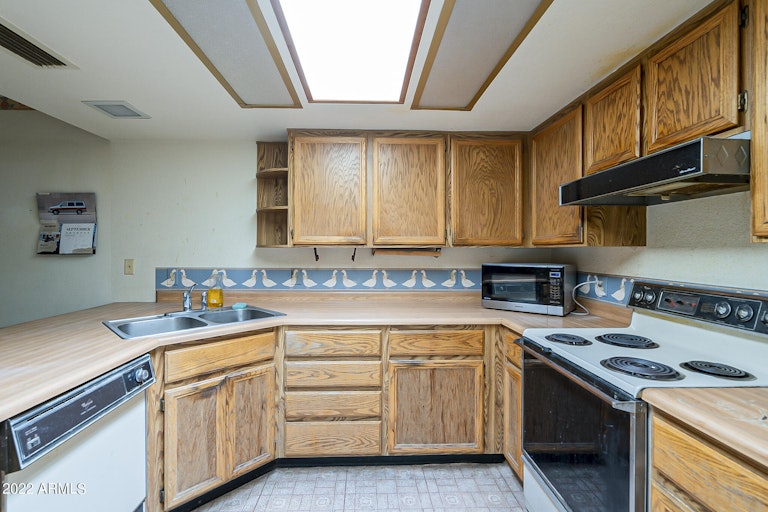 Photo 12 of 32 - 2541 E Wagoner Rd, Phoenix, AZ 85032