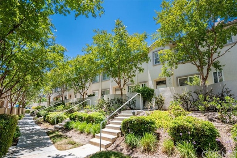 Photo 11 of 37 - 25773 Perlman Pl Unit F, Stevenson Ranch, CA 91381