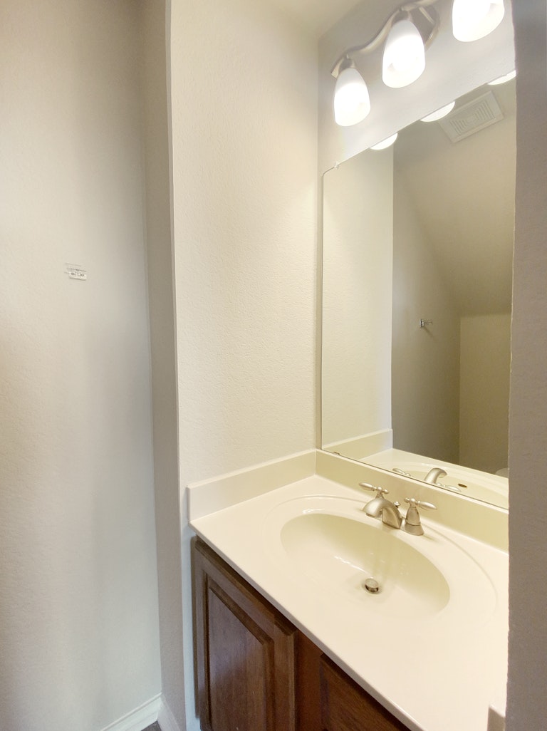 Photo 20 of 27 - 111 Salerno Dr, San Marcos, TX 78666