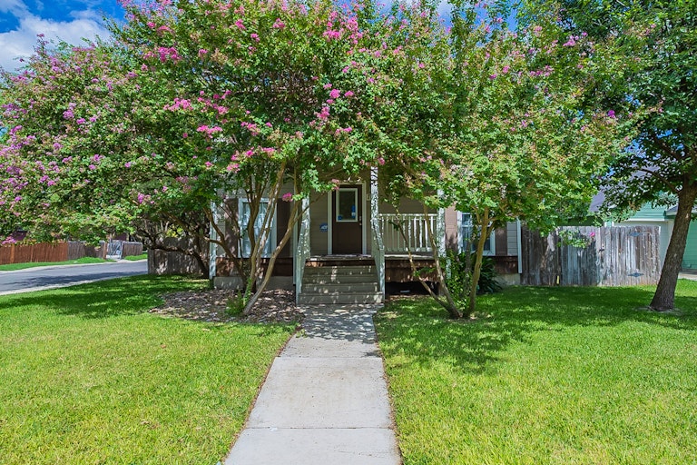 Photo 1 of 16 - 702 Claude W Black, San Antonio, TX 78203