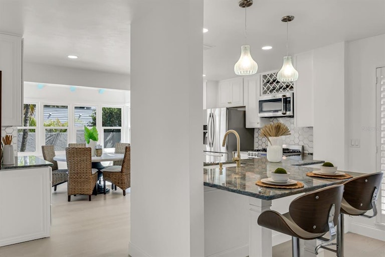 Photo 12 of 54 - 11003 Peach Point Ct, Bradenton, FL 34209