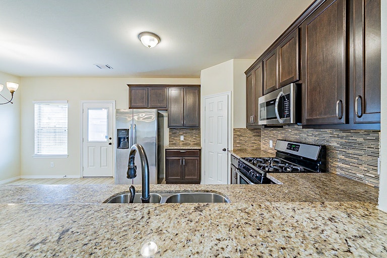 Photo 9 of 26 - 7235 Foxmoor Lake Ct, Humble, TX 77338
