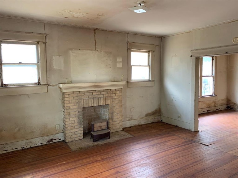 Photo 2 of 16 - 1734 Arizona Ave, Dallas, TX 75216