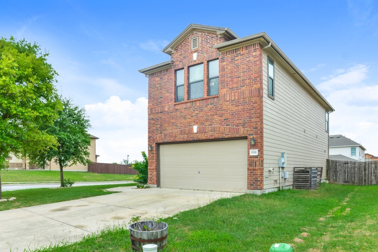 Photo 8 of 27 - 5701 Ping Way, Schertz, TX 78108