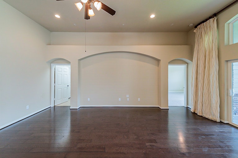 Photo 3 of 35 - 13707 Parkers Cove Ct, Houston, TX 77044
