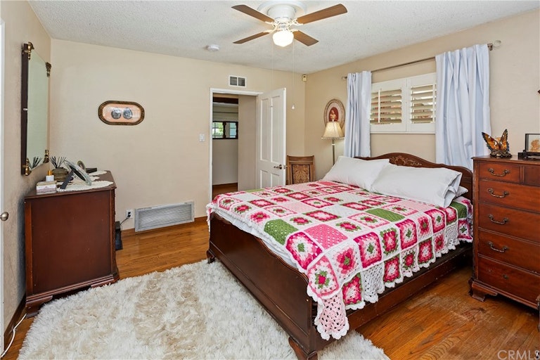 Photo 19 of 41 - 153 N Hacienda Ave, Glendora, CA 91741