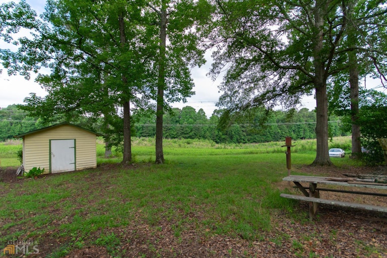 Photo 31 of 37 - 173 Kite Lake Rd, Fayetteville, GA 30214