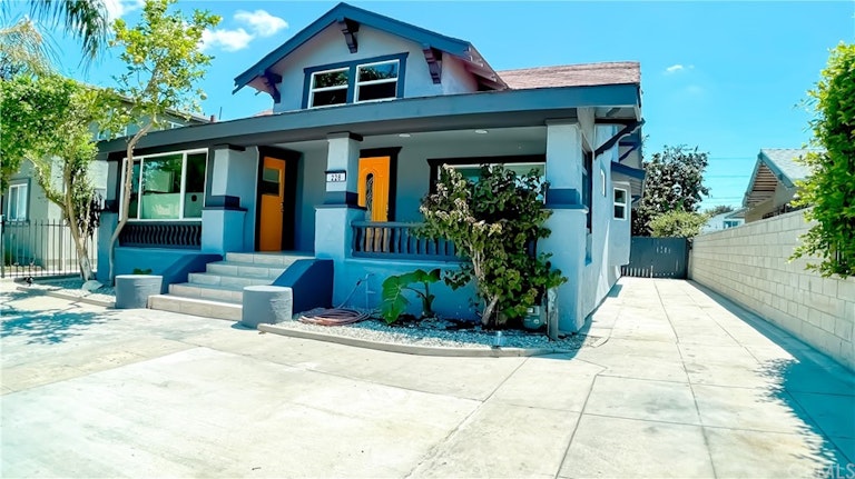 Photo 1 of 25 - 228 W 52nd St, Los Angeles, CA 90037