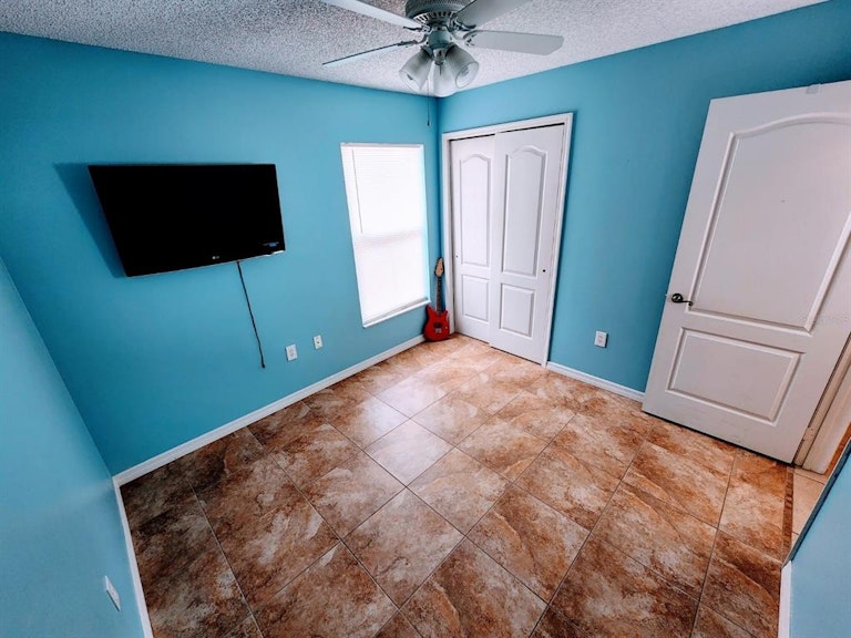 Photo 15 of 34 - 2652 Hawthorne Ln, Kissimmee, FL 34743