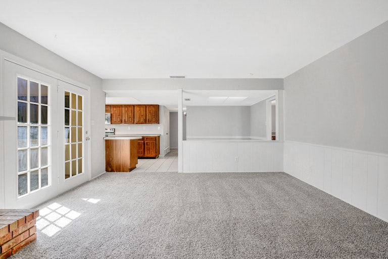 Photo 17 of 25 - 2324 Chinaberry Dr, Bedford, TX 76021