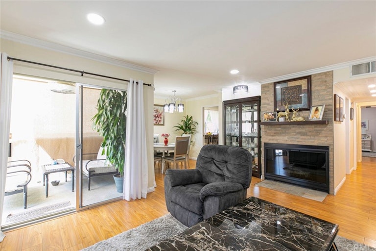 Photo 29 of 48 - 1339 N Columbus Ave, Glendale, CA 91202