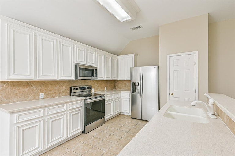 Photo 11 of 21 - 3715 Parkshire Dr, Pearland, TX 77584