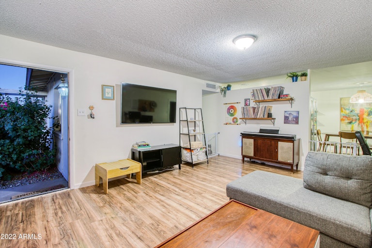 Photo 10 of 41 - 5202 S 46th Pl, Phoenix, AZ 85040