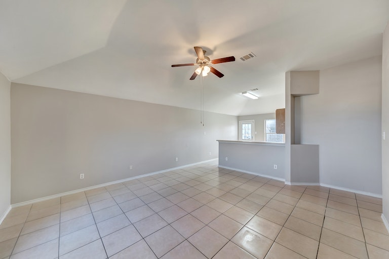 Photo 11 of 23 - 1143 Galicia Ln, Dallas, TX 75217