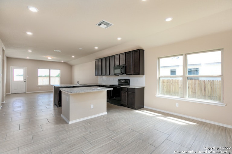 Photo 6 of 27 - 1062 Sixtree Dr, New Braunfels, TX 78130