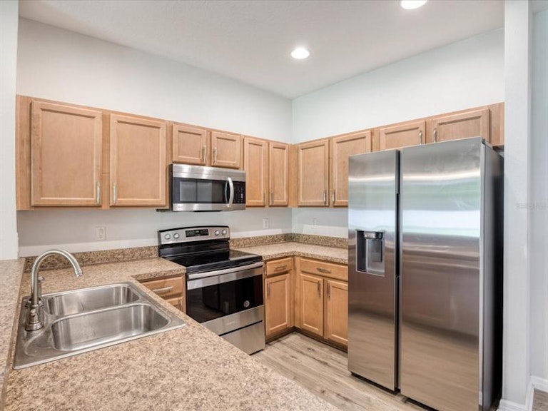 Photo 12 of 30 - 8818 Red Beechwood Ct, Riverview, FL 33578