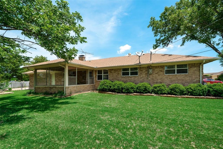 Photo 26 of 26 - 13 Lee Dr, Rockwall, TX 75032