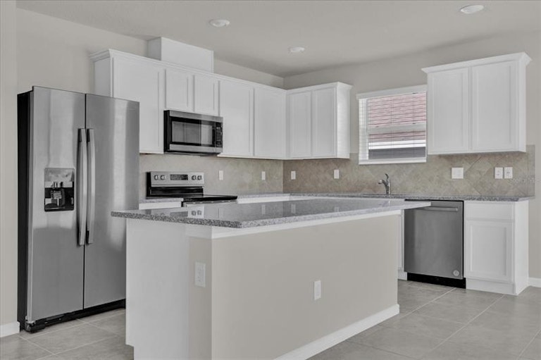 Photo 7 of 23 - 1612 Aspen Ave, Davenport, FL 33837