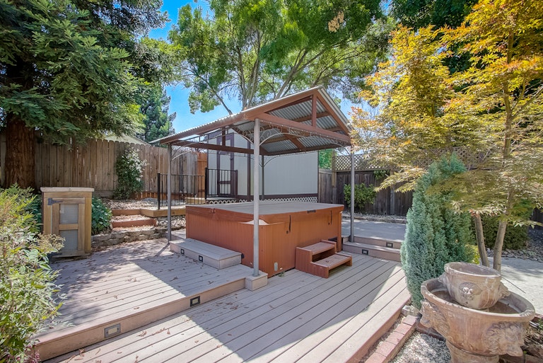 Photo 10 of 41 - 1400 Musgrave Dr, Roseville, CA 95747