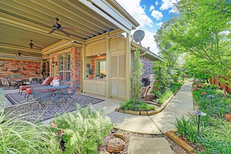 Photo 33 of 36 - 1518 Pine Chase Dr, Houston, TX 77055