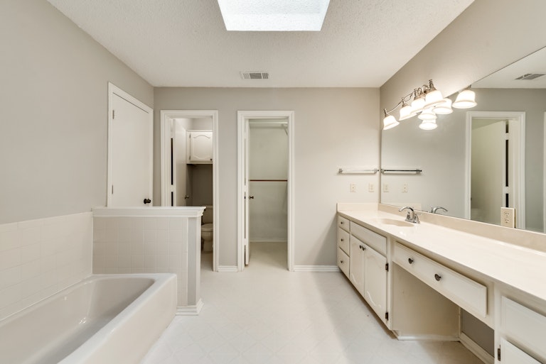 Photo 18 of 26 - 3615 Dalton Dr, Corinth, TX 76208
