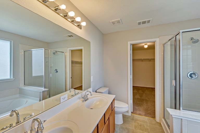Photo 16 of 30 - 9125 Liberty Crossing Dr, Fort Worth, TX 76131