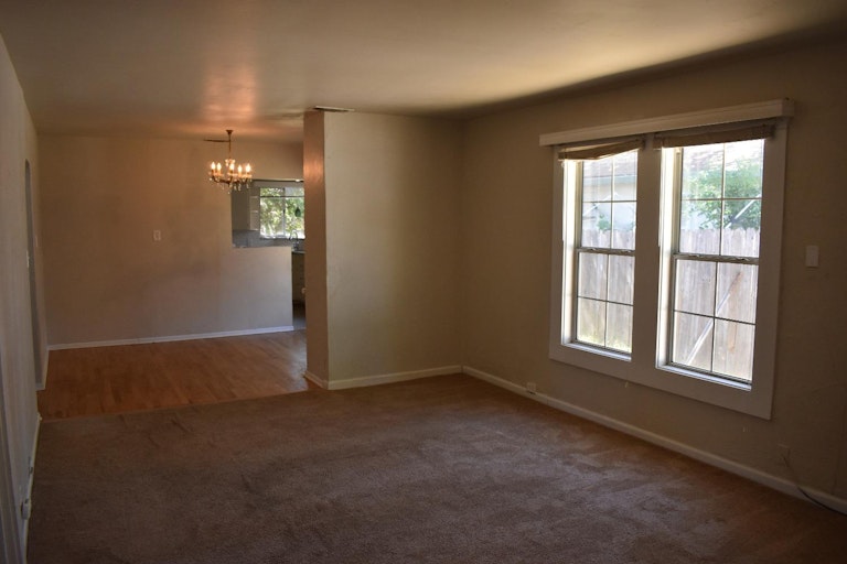 Photo 3 of 23 - 217 Los Vegas Ave, Roseville, CA 95678