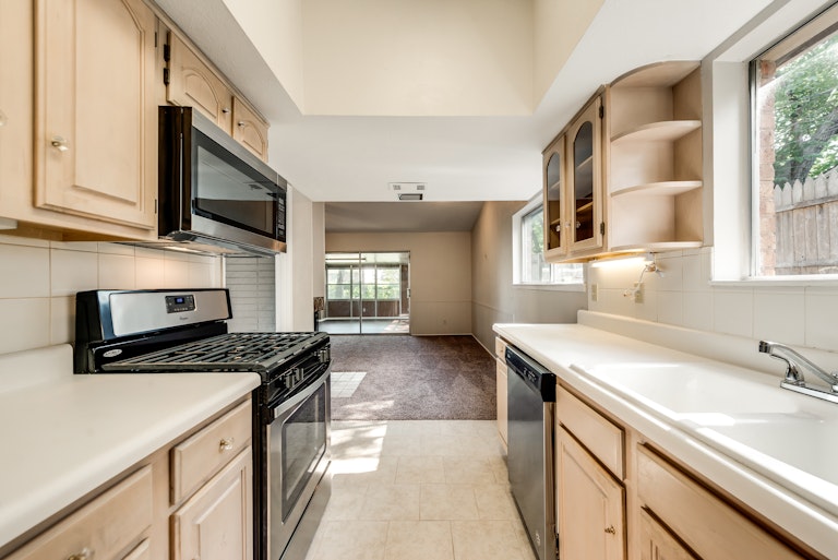 Photo 7 of 29 - 4318 Clemson Dr, Garland, TX 75042