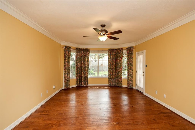 Photo 23 of 50 - 16011 Camillia Trl, Tomball, TX 77377