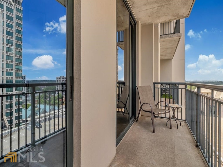 Photo 22 of 26 - 3040 Peachtree Rd NW #1002, Atlanta, GA 30305