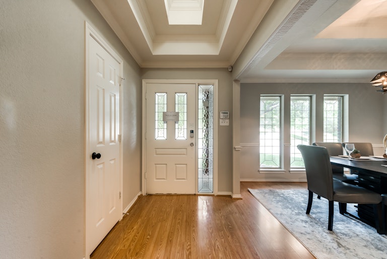 Photo 8 of 32 - 6925 Brookvale Rd, Fort Worth, TX 76132