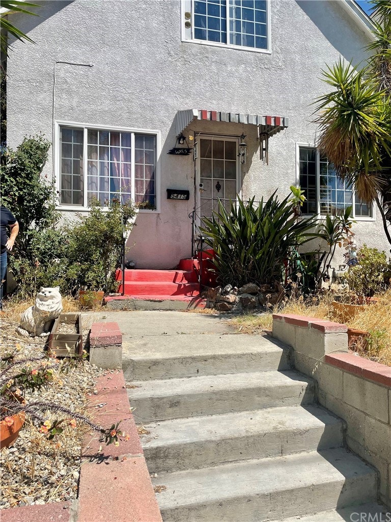 Photo 4 of 31 - 5415 Ash St, Los Angeles, CA 90042