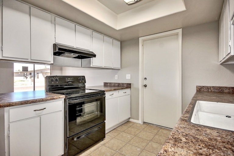 Photo 8 of 19 - 6977 W San Miguel Ave, Glendale, AZ 85303