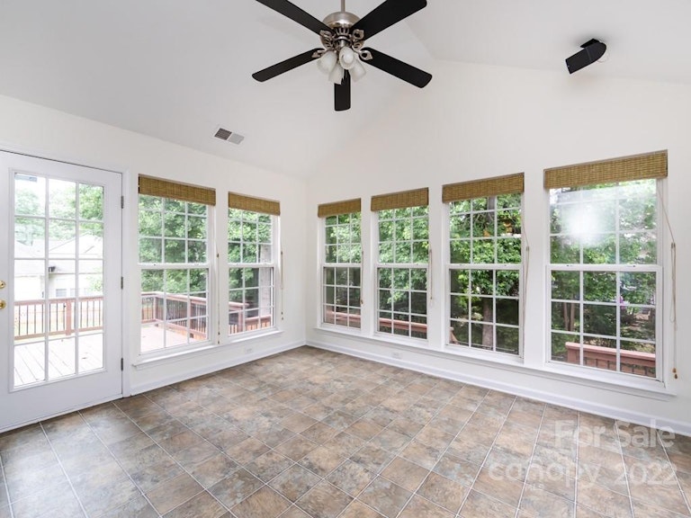 Photo 16 of 37 - 11929 Harmon Ln, Pineville, NC 28134