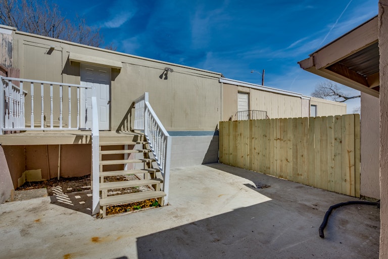 Photo 18 of 21 - 509 Valley Park Dr, Garland, TX 75043