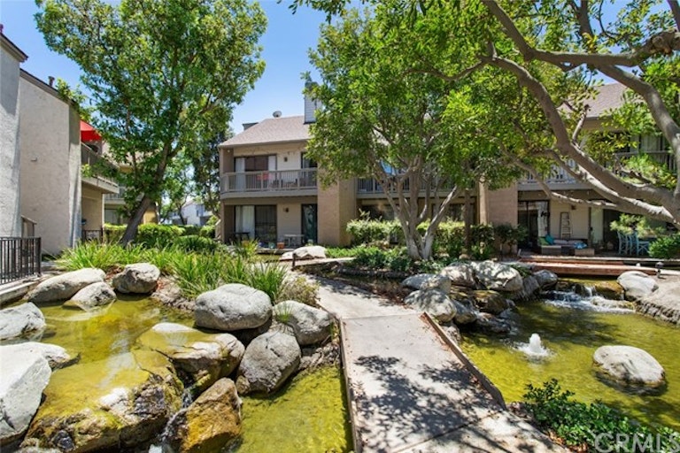 Photo 33 of 36 - 10621 Lakeside Dr S Unit F, Garden Grove, CA 92840
