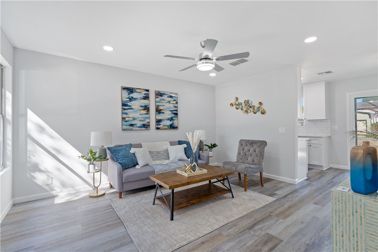 Photo 2 of 34 - 125 Segovia Way, Pflugerville, TX 78660