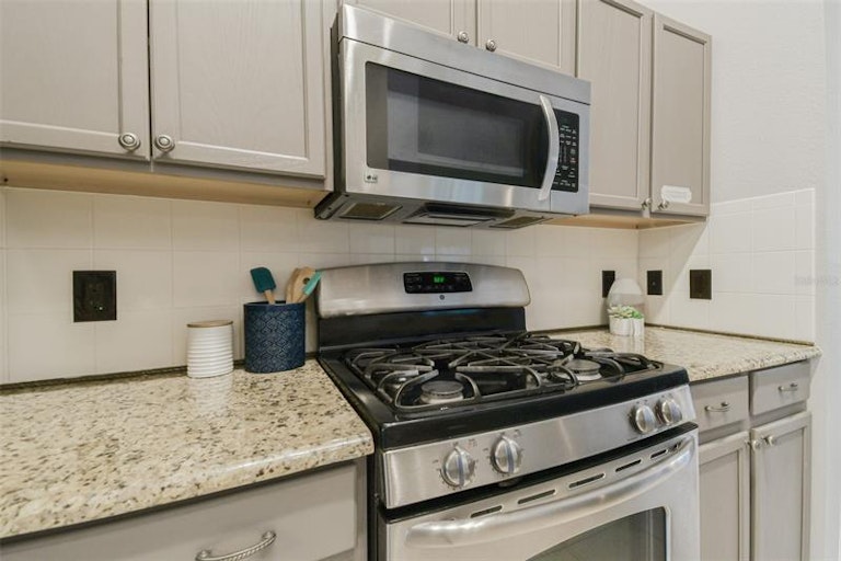 Photo 10 of 59 - 10102 Somersby Dr, Riverview, FL 33578